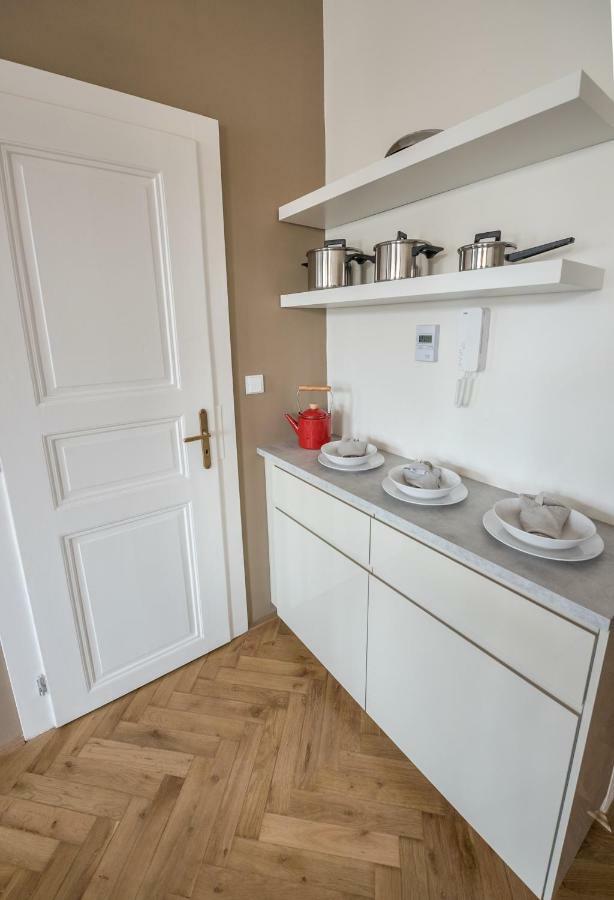 Letna Garden Apartment *